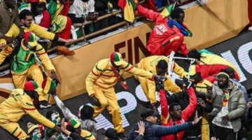 اشتباكات نهائي أفريقيا.. كواليس تصادم جماهير السنغال مع الأمن المغربي في الملعب